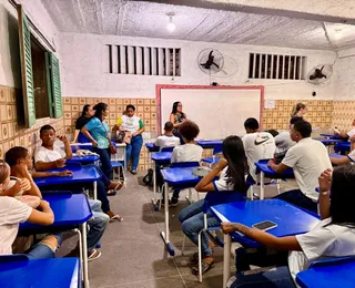 Prefeitura garante auxílio de R$ 100 para mães solo e idosos concluírem estudos
