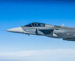 Primeiro caça supersônico fabricado no Brasil é apresentado; conheça