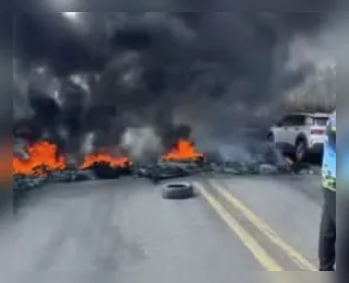 Produtores rurais fecham rodovia após conflitos por terras na Bahia