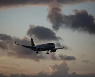 Querosene de aviação dispara 54% em abril e passagens aéreas podem ficar mais caras