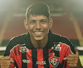 Regularizado, reforço do Vitória é relacionado para enfrentar o Grêmio