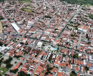 Riachão do Jacuípe projeta São João milionário mesmo sob decreto de seca na Bahia