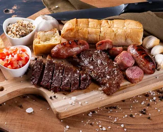 Saiba quais são as seis carnes que você precisa evitar no churrasco