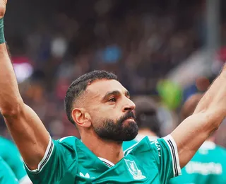 Salah decide deixar o Liverpool e se emociona: "Jamais caminharei só"