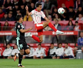 Substituto de Militão? Zagueiro convocado vive boa fase em La Liga