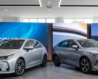 Toyota Corolla ou BYD King; qual híbrido vale a pena comprar em 2026?