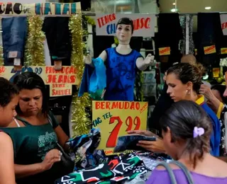 Trabalhar no feriado? Governo toma decisão que impacta o comércio