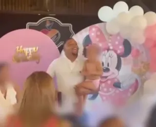 Vídeo: pai saca arma em aniversário da filha na hora do ‘com quem será’