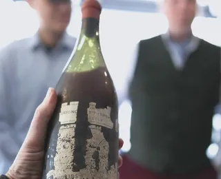 Vinho de 127 anos avaliado em R$ 600 mil é aberto e resultado surpreende