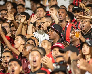 Vitória bate recorde de público na temporada em classificação heróica