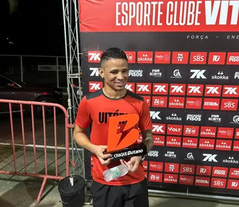 Com mais um golaço, Erick brinca sobre boa fase: "Ativo o hacker"