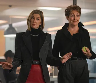 Esse novo filme de comédia da Netflix é perfeito para sua sexta-feira