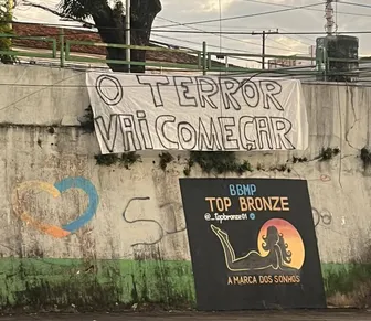 Faixas com ameaças e protestos são vistas nos arredores da Fonte Nova