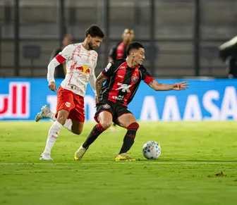 Jair critica arbitragem em derrota do Vitória: "Confusa mais uma vez"