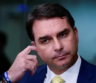 Petista desafia Flávio Bolsonaro a assinar “CPI do Dark Horse"