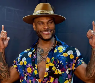 Tony Salles e outros artistas vão comandar jogo da Copa no São João