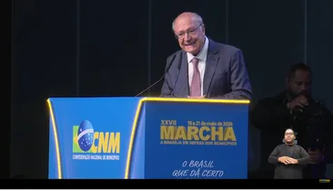Alckmin é recebido com vaias e aplausos em Marcha de Prefeitos