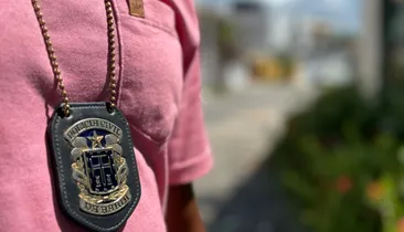 Homem ameaça exterminar família da ex e acaba preso com drogas e dinamite