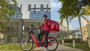 iFood investe R$ 300 mi e traz bikes elétricas para Salvador