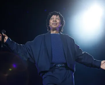 Djavan emociona Salvador em show que celebra 50 anos de carreira