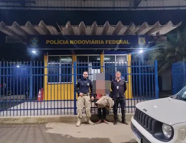 Adolescente aprende a dirigir online e viaja para encontrar garota do Roblox - Imagem