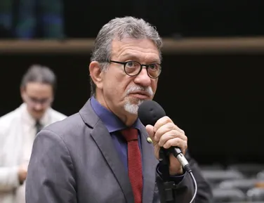 Afonso Florence acusa oposição de travar fim da escala 6x1: “Esforço do governo Lula” - Imagem