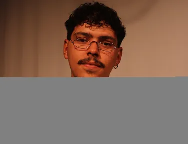 Artista baiano faz história ao representar sozinho a América do Sul em Berlim - Imagem