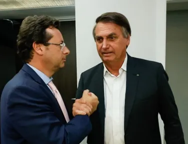 Braço-direito de Bolsonaro recebe R$ 3 milhões para defender Vorcaro - Imagem