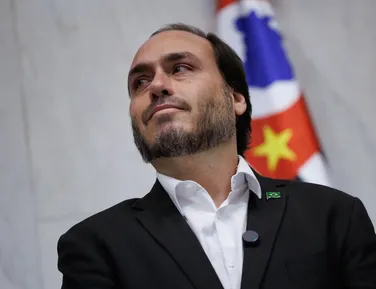 "Bumbum guloso": saiba quem foi o alvo de ofensas de Carlos Bolsonaro - Imagem