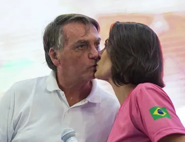 Cirurgia de Bolsonaro: ex-primeira-dama Michelle pede oração - Imagem