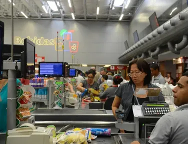 CLT vai virar freelancer? Supermercados propõem mudança após fim da escala 6x1 - Imagem