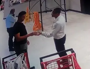 Delegado da PF é detido após tentar furtar iguaria de luxo em shopping - Imagem