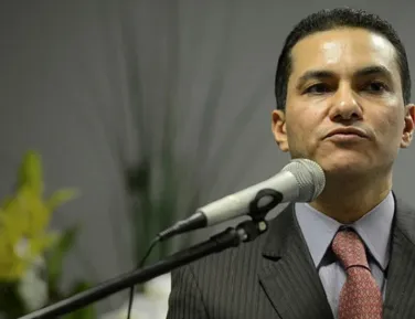 Deputado diz que mais tempo livre pode expor trabalhadores a drogas - Imagem