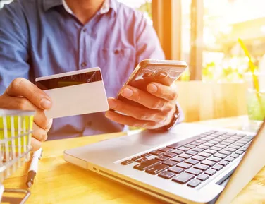 Dia do consumidor: veja como evitar cair em golpes digitais - Imagem