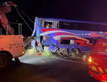 Duas pessoas morrem em acidente com ônibus de igreja que saiu da Bahia - Imagem