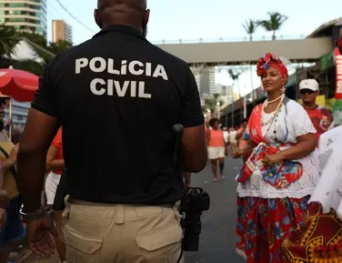 Duas pessoas são atingidas por seringas em circuito do Carnaval - Imagem