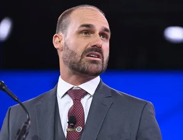 Eduardo Bolsonaro é afastado de cargo na PF pela quantidade de faltas - Imagem