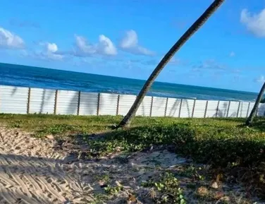 Empresa fecha acesso de moradores à praia em Camaçari e Justiça toma decisão - Imagem