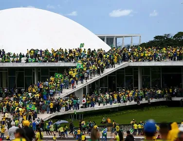Empresário é condenado por doar dinheiro para fretar ônibus no 8 de janeiro - Imagem