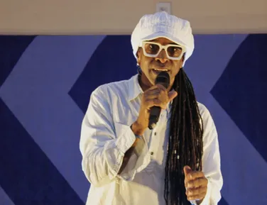Espetáculo leva poesia de Ednaldo Muniz ao palco em Salvador - Imagem