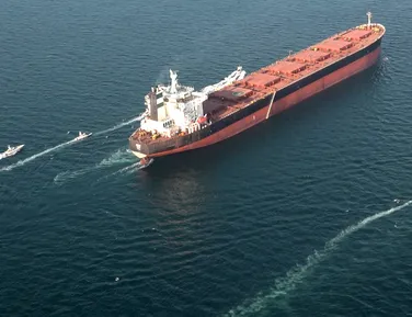 Estreito de Ormuz: preço do petróleo cai 10% após reabertura - Imagem