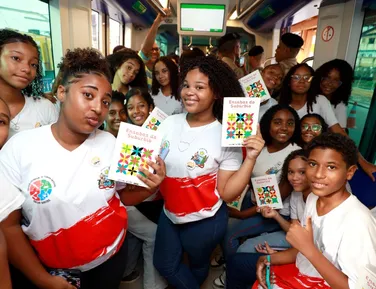 Estudantes da rede estadual conhecem VLT em aula prática por Salvador - Imagem