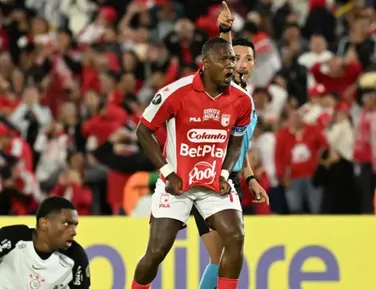 Ex-Bahia brilha na Libertadores com gol no Corinthians aos 40 anos - Imagem