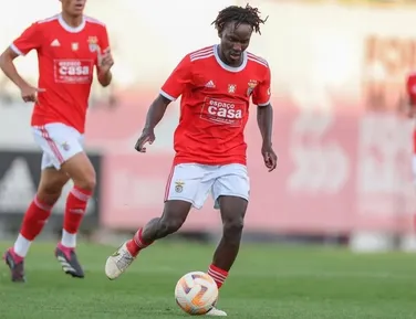 Ex-jogador do Benfica é esfaqueado e fica em estado grave na Dinamarca - Imagem