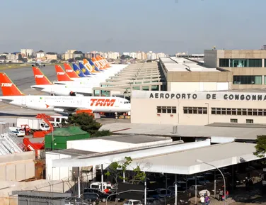 FAB investiga princípio de incêndio após falha afetar tráfego aéreo - Imagem