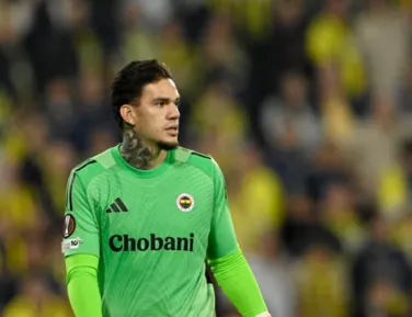 Goleiro da Seleção Brasileira é expulso e da soco na cabine do VAR - Imagem