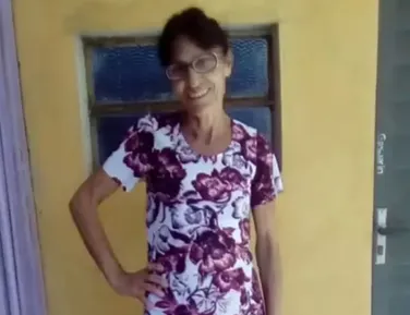 Homem mata esposa estrangulada e liga para filha para confessar crime - Imagem