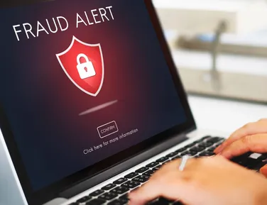 Idoso perde mais de R$ 200 mil após cair em golpe - Imagem