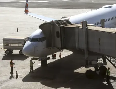 Impacto "gravissimo" na aviação! Companhias aéreas alertam para alta de preços - Imagem