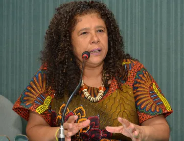 Indignação que transforma a vida das mulheres - Imagem